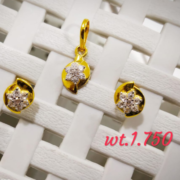 22KT yellow Gold Seven CZ Stone Pendent Set for Wo...