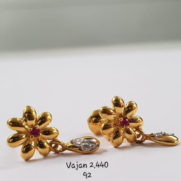 22Kt Gold Flower design single Ruby  Stone plan Ea...