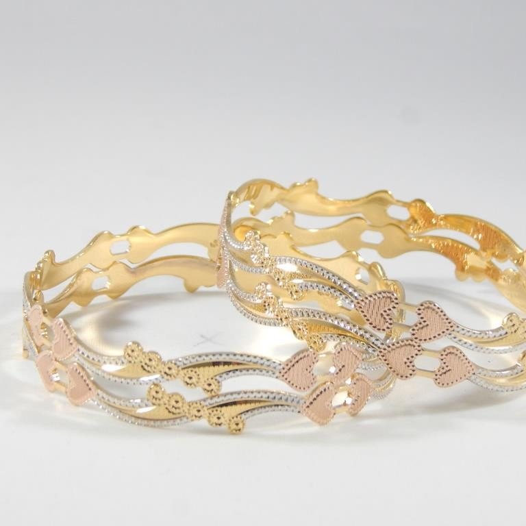 Buy quality 22kt Yellow Gold Sylvan Decked Heart Bangles For Women in  Ahmedabad