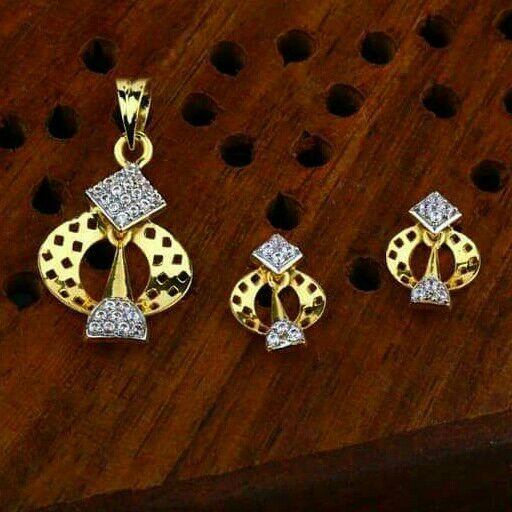 Casual Were Pendant Set 22kt