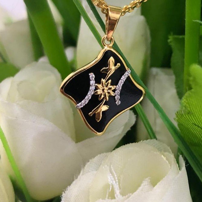18k Gold Swarovski Diamond Pendent PJP002