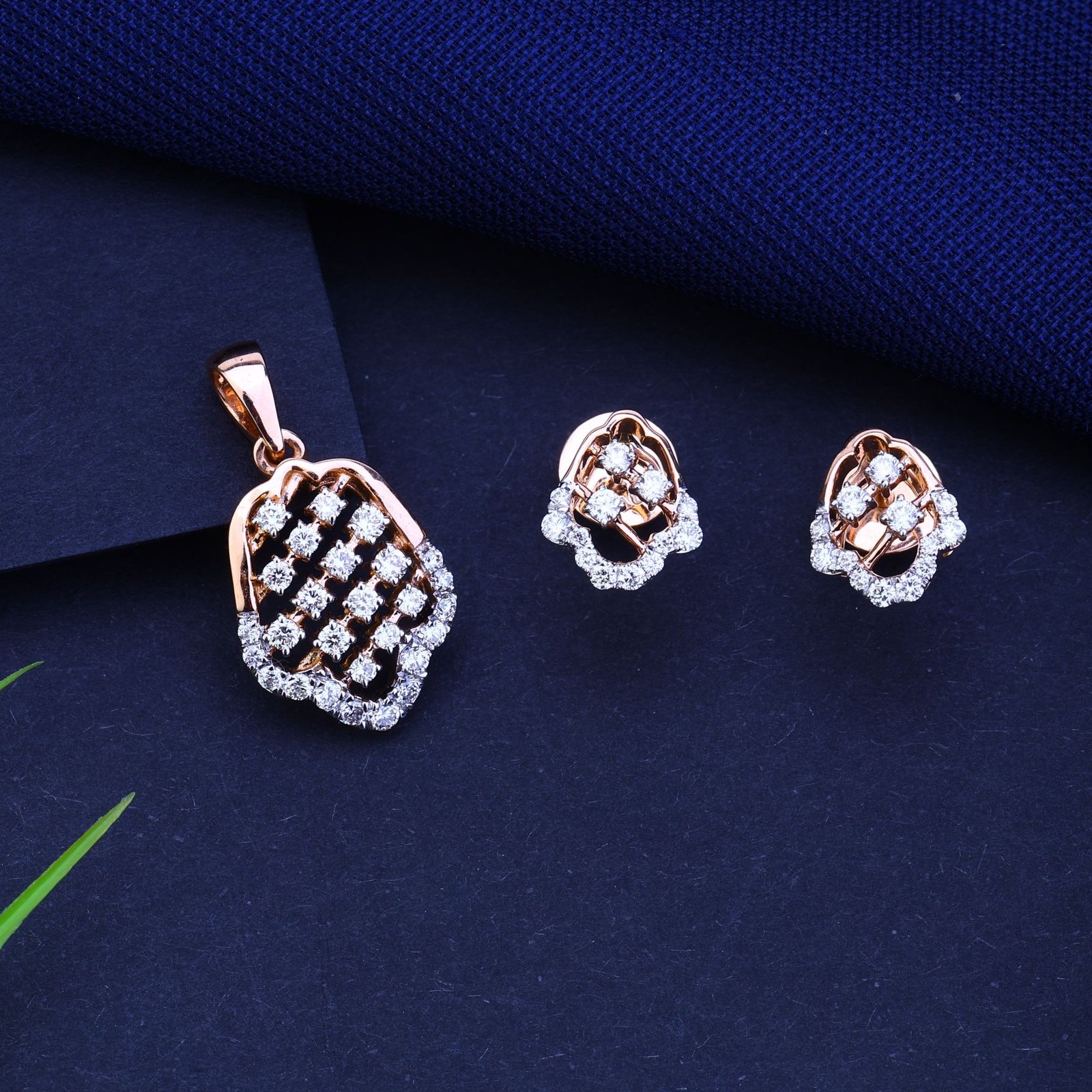 Buy quality 18K Gold Designer Diamond Pendant Set in Ahmedabad