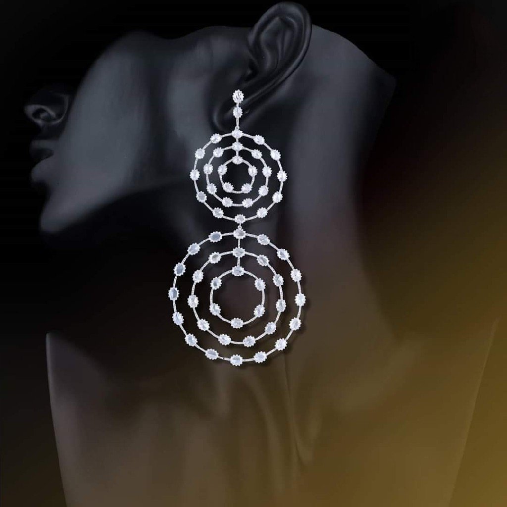 18KT White Gold Irrelevant Iconic Stylish Earring For Women