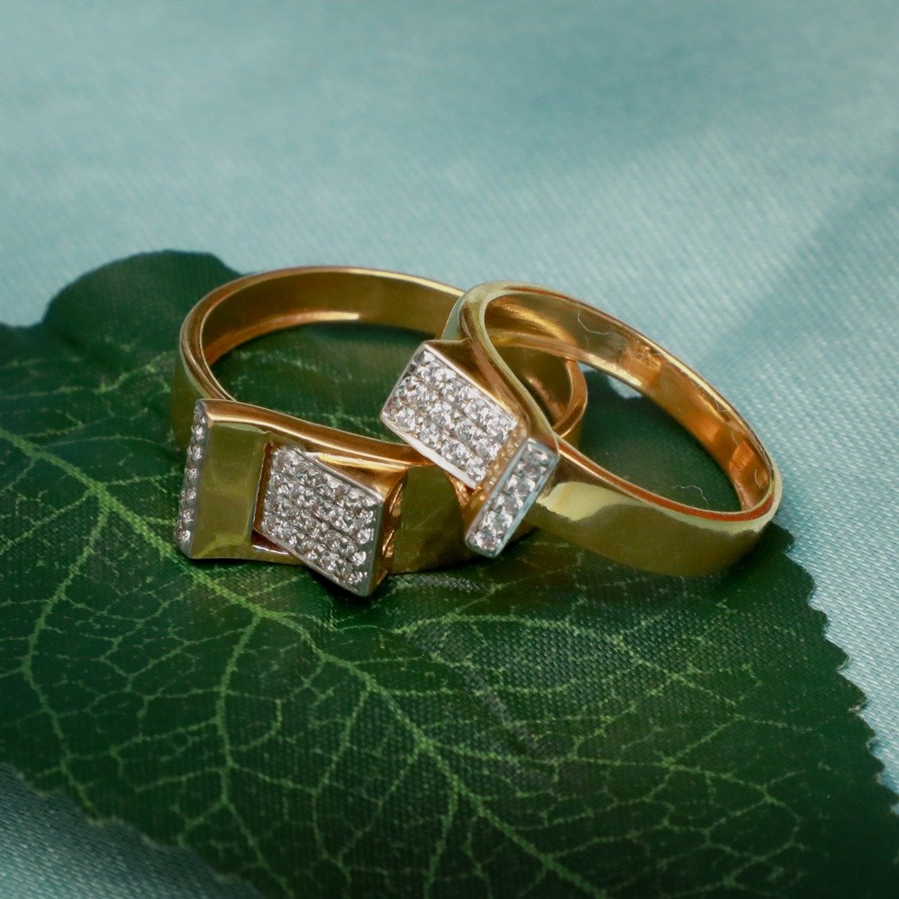 Fashion Design 18K Gold Oval Cut Moissanite Diamond Couple Ring - China Lab  Grown Diamond and Diamond Ring price | Made-in-China.com